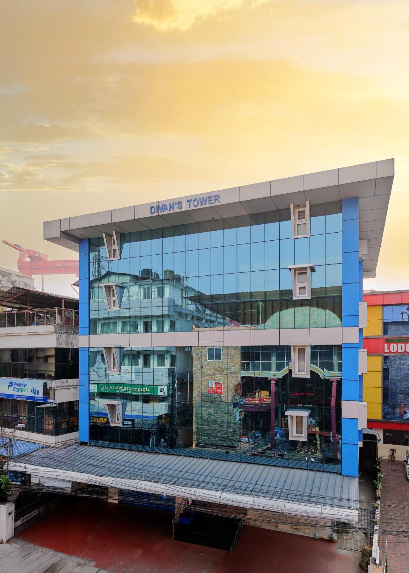 Reach Inn Kochi Exterior photo